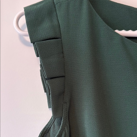 Monteau Sleeveless Top - Picture 2 of 3